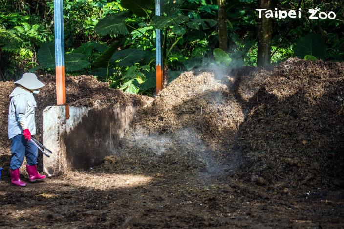 動物園建立出一套「製作動物糞便堆肥」作業流程