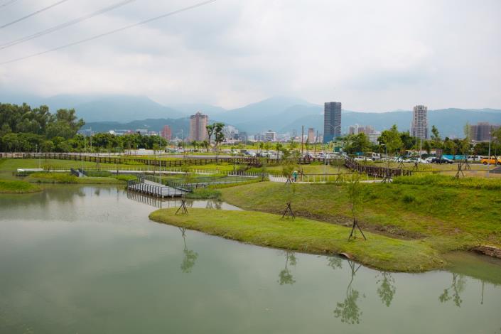 圖4.  洲美蜆仔港公園-濕地公園融入台北城中