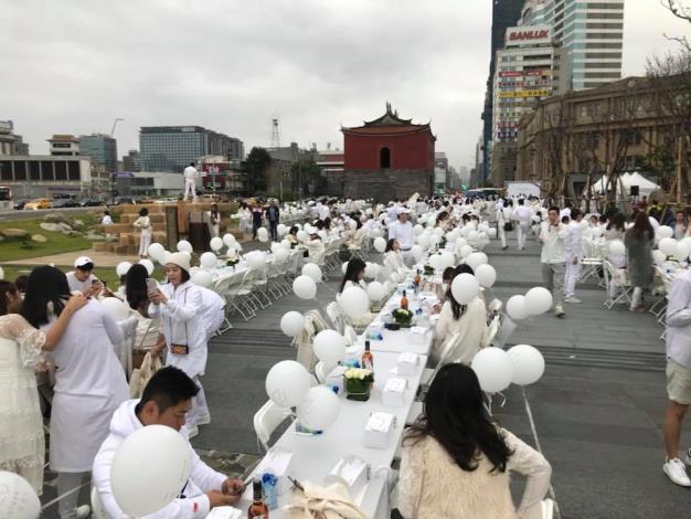 圖8.北門廣場-白色野餐活動