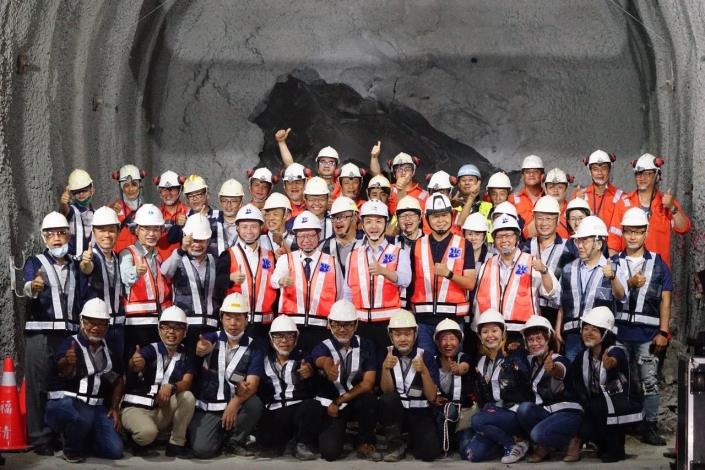 蔣萬安出席翡翠原水管工程隧道全線貫通