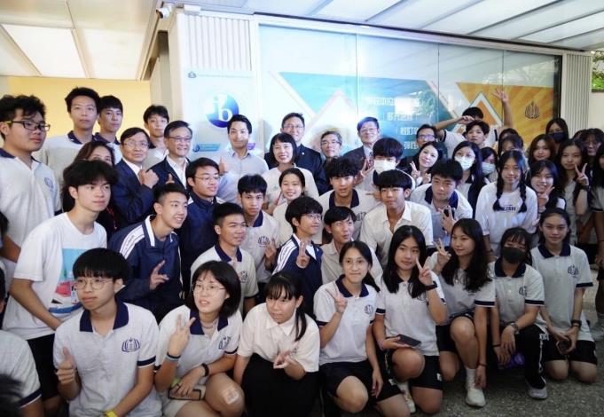1111-蔣萬安出席台北市立中正高中60週年校慶-1
