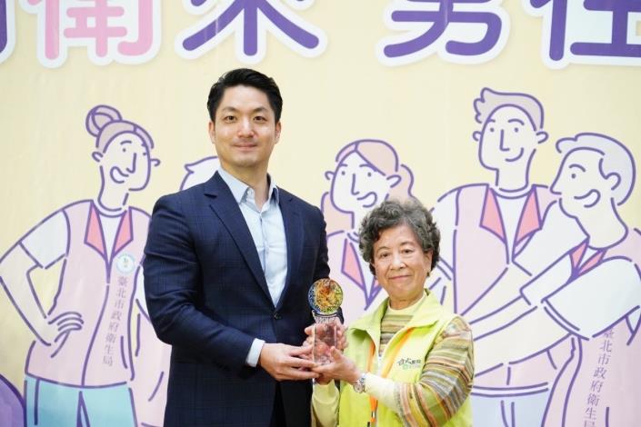 蔣萬安出席112年度臺北市衛生保健志願服務志工暨團體楷模獎表揚大會