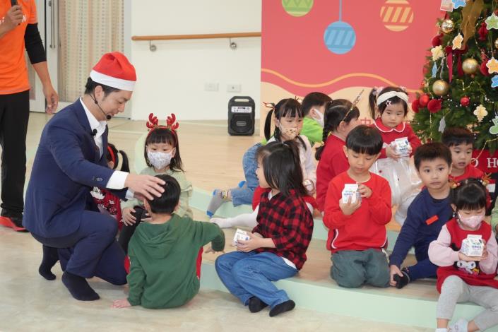 蔣萬安視察文山親子館