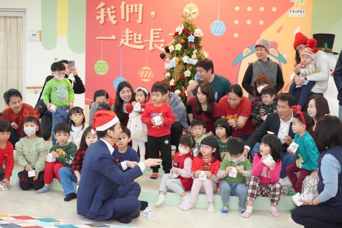 蔣萬安視察文山親子館