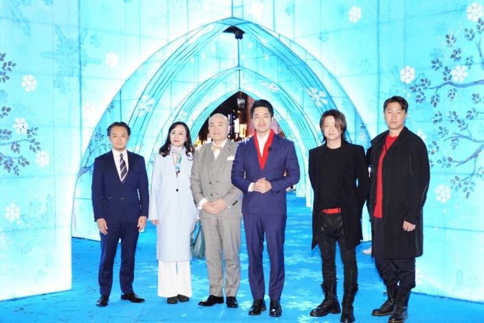 0203日本駐台代表及日本天團主唱同賞燈1