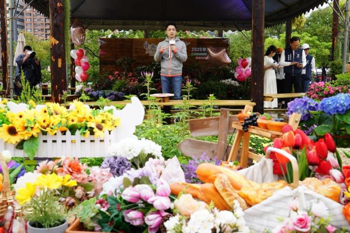 蔣萬安出席2025花伴野餐活動