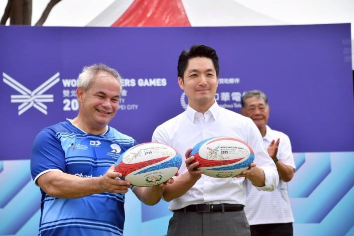 蔣萬安前往2025雙北世界壯年運動會橄欖球賽加油
