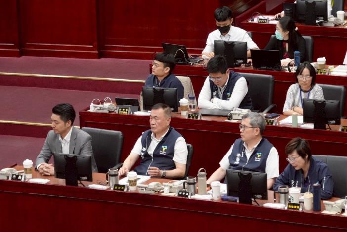 蔣萬安赴議會市政總質詢