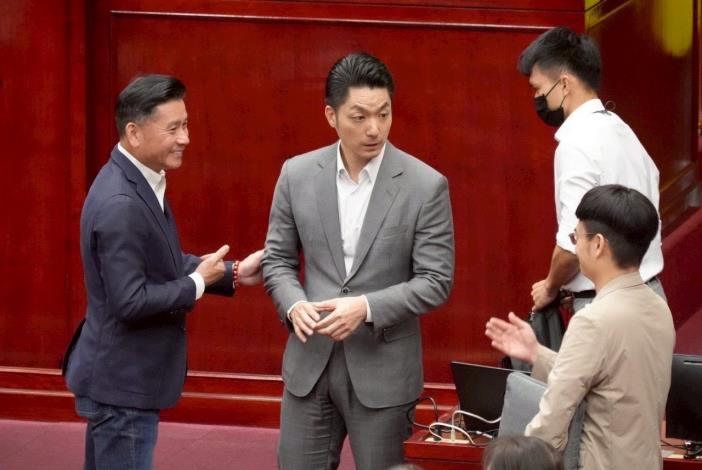 蔣萬安赴議會市政總質詢