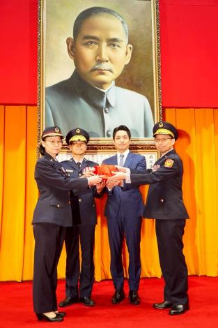 蔣萬安主持臺北市政府警察局卸任、新任分局長及大隊長聯合布達交接典禮