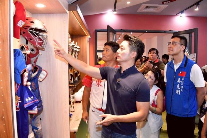 東園國小捷運共構大樓啟用8