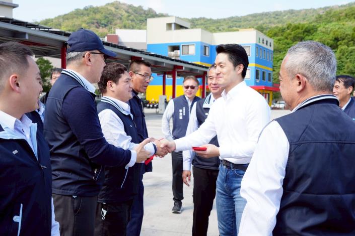 臺北市115年春節期間慰問本市市區公車業者及駕駛長 大南汽車照片系列(第3張)