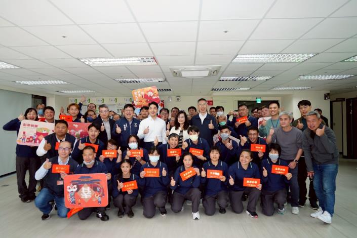 0213-115年度春節前夕慰勞清潔隊員照片4