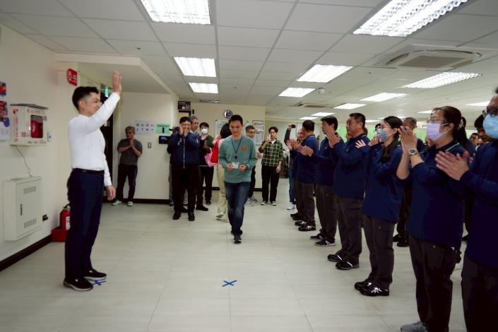 0213-115年度春節前夕慰勞清潔隊員照片5