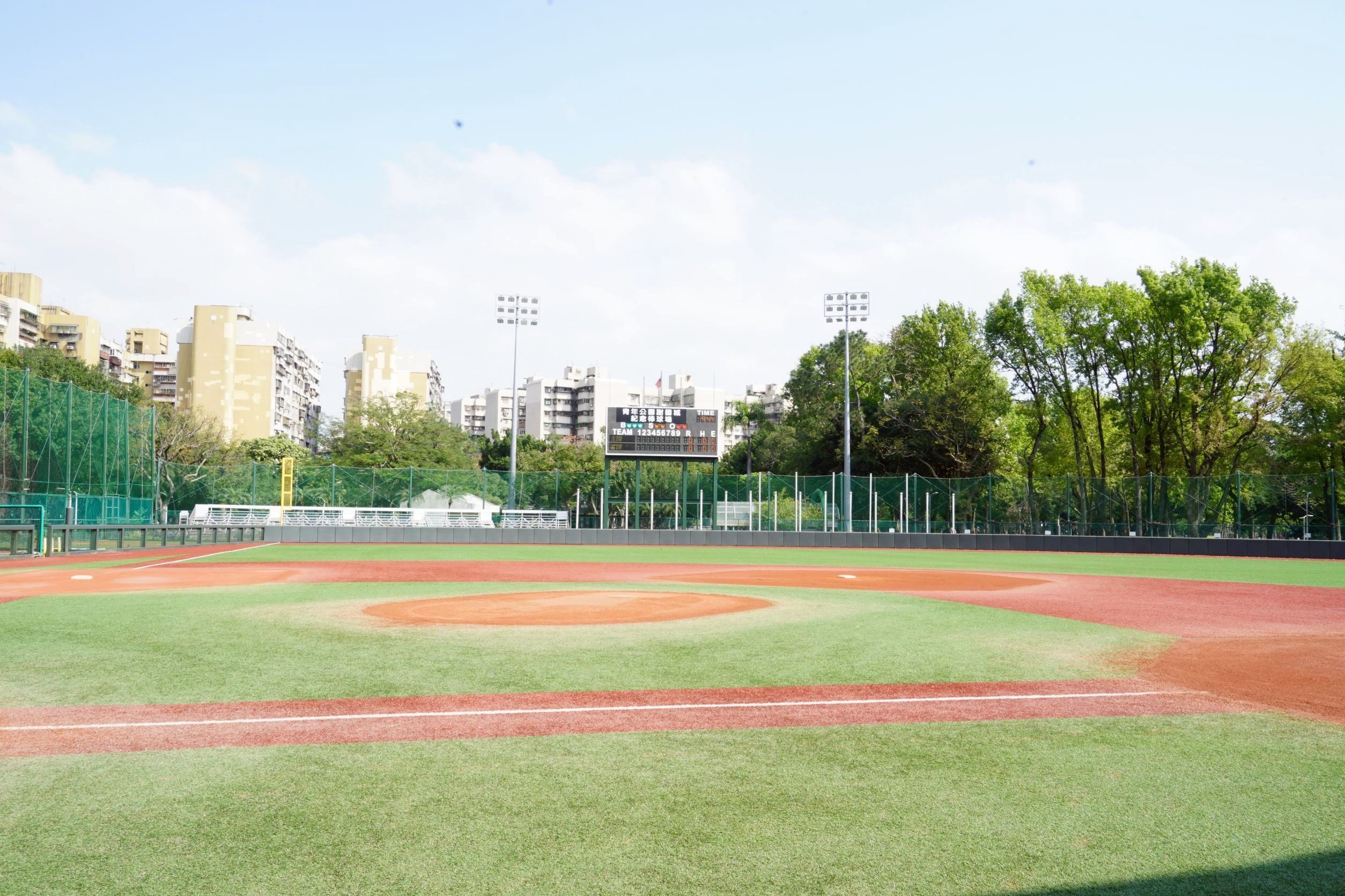 「青年公園謝國城紀念棒球場」冠名揭牌儀式系列照片共10張(第9張)