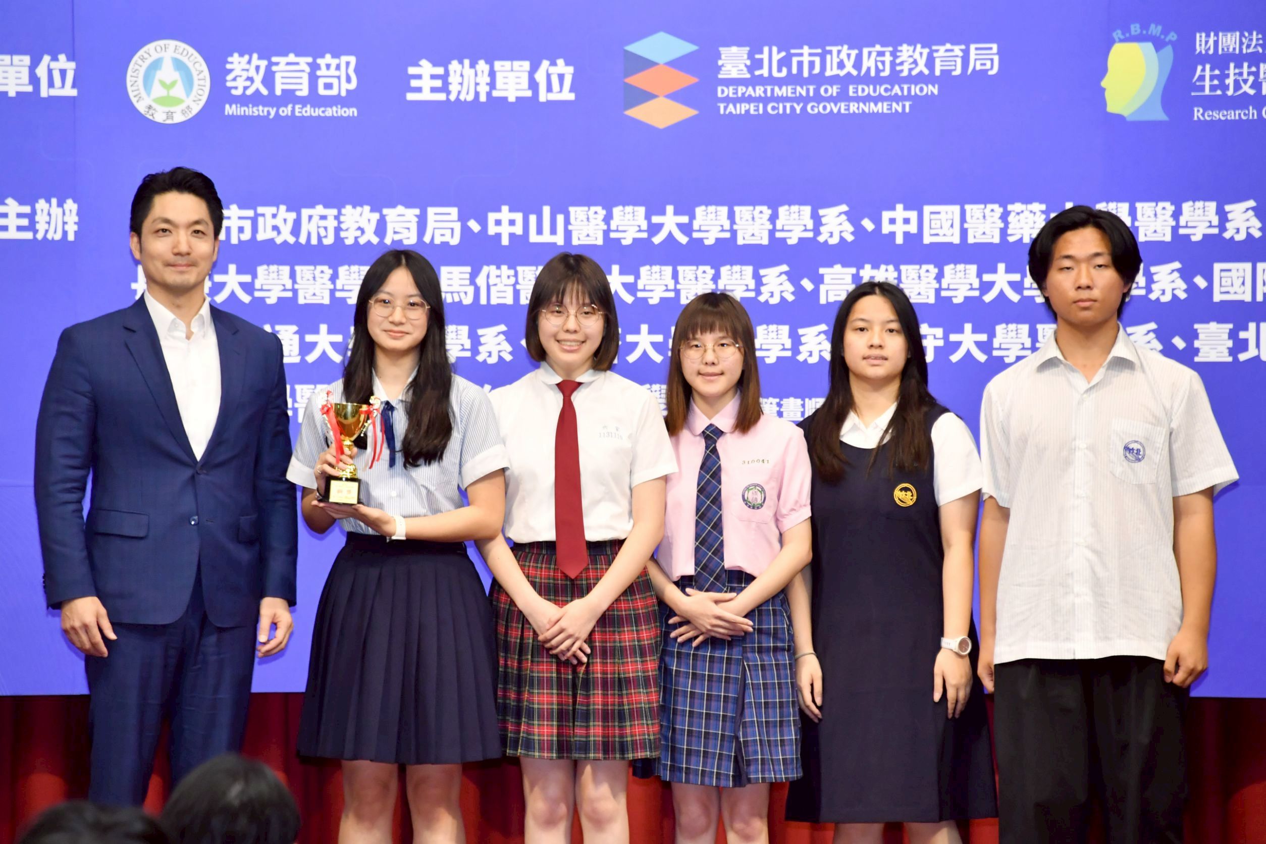 第五屆高中醫療科技創意競賽頒獎典禮行程照片(共6張)