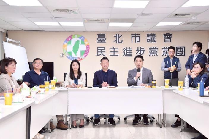 0422-向民進黨團說明重大議法案系列照片3