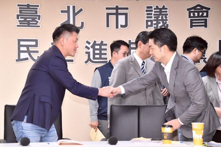 0422-向民進黨團說明重大議法案系列照片4