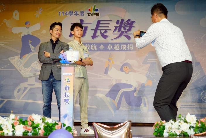 0531-114學年度畢業生市長獎頒獎典禮（高中組）系列照片(第3張)