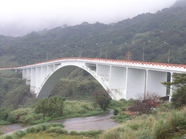陽金公路旁馬槽橋兩側溪谷中的馬槽溫泉，總能吸引熟門路的遊客不辭路遙來造訪。