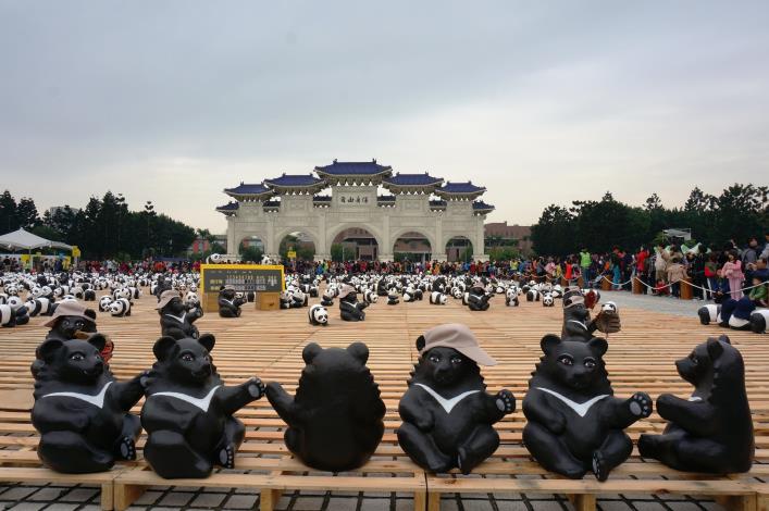 黑熊隊展現雄糾糾、氣昂昂的英姿