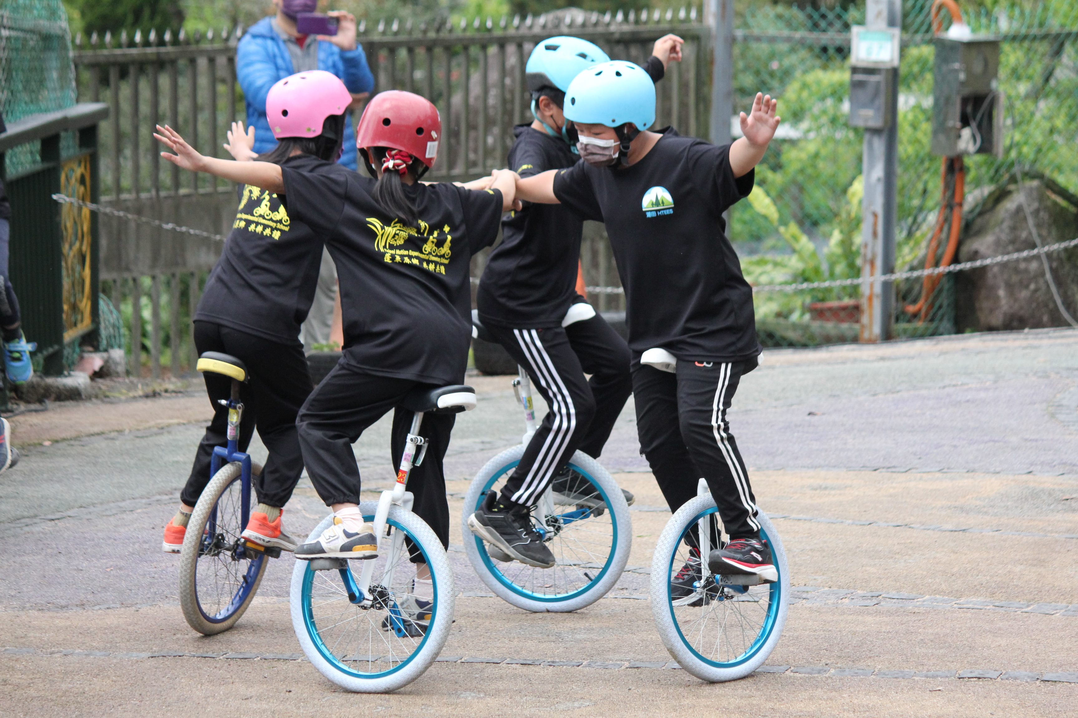 湖田國小演出獨輪車暖場特技