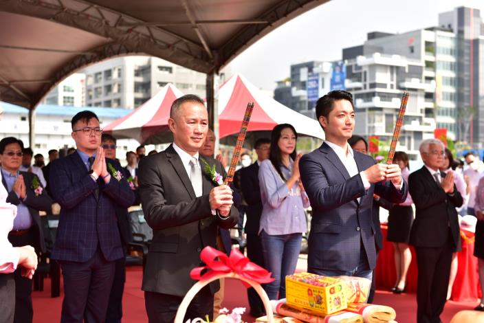 蔣市長與林總經理祝禱儀式