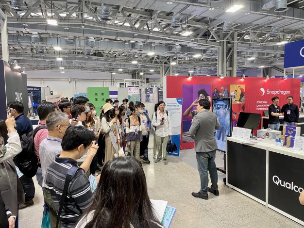 3.AI EXPO Taiwan在會展基金會支持下首度於花博爭艷館舉辦，今年展覽以「AIvolution 全面進化