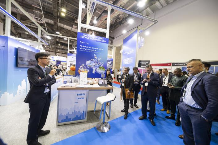 08.各國貴賓參觀臺北主題館-2