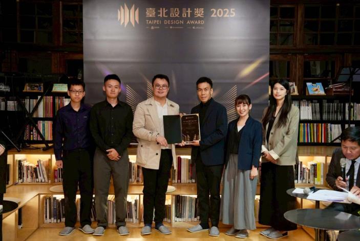 臺北市產業局局長頒發2025臺北設計獎優選證書_0