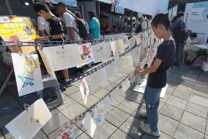 綁上留言小卡,寫下對活動的體驗心得!