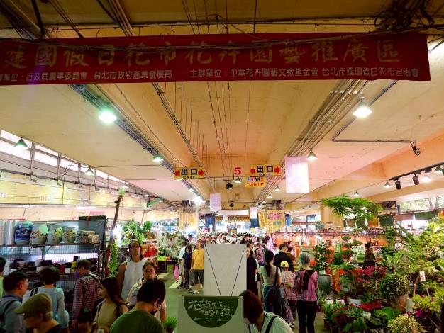 建國花市人潮踴躍_0