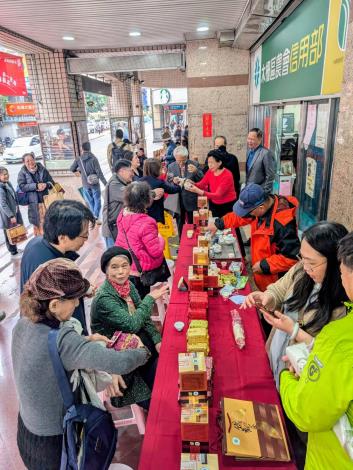 茶葉展售會門庭若市川流不息