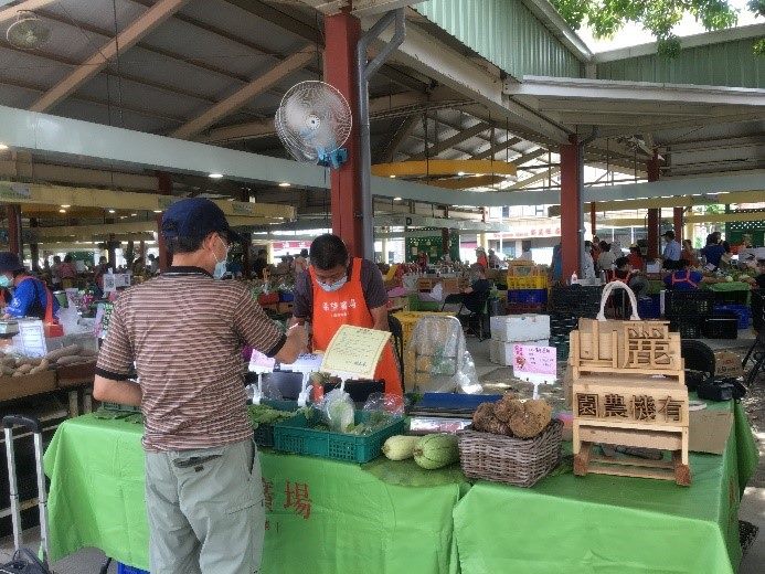 媒合農民至希望廣場展售