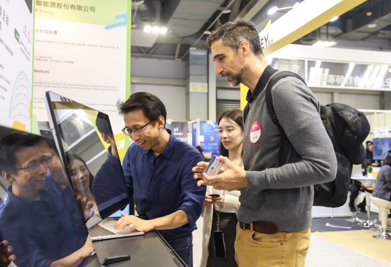 外籍創業家到臺北創新館觀展