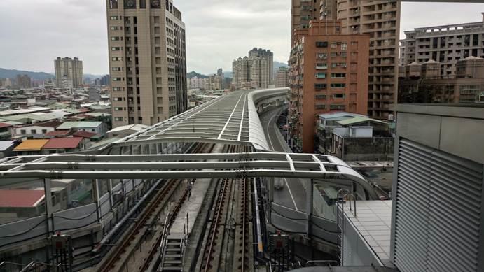 臺北捷運系統環狀線第一階段(大坪林站至板新站)(中和區)高架穿越工程-完工照片 (1)