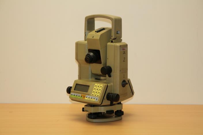電子光波測距經緯儀(型號WILD TC600)