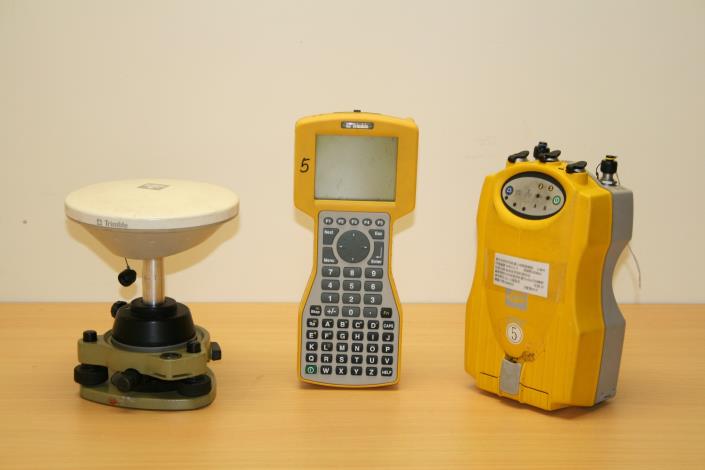 衛星定位接收儀(型號TRIMBLE 5700)