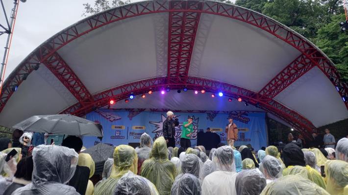 「夢不夠大 起來重睡」的阿夫 shuf 帶來精采表演