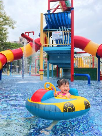 水鄉庭園水深40-60公分，適合3-12歲小孩玩水2.JPG