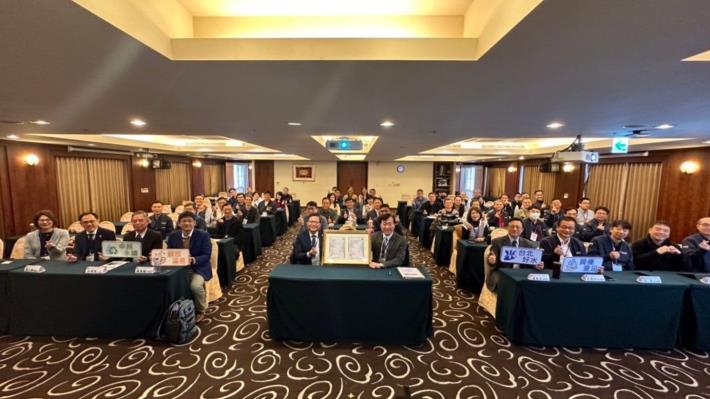 北水處取得ISO碳盤查認證 范煥英處長與與會貴賓、工作團隊合影