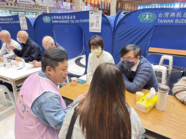 圖說3：北市勞動力重建運用處雙語人員提供翻譯協助