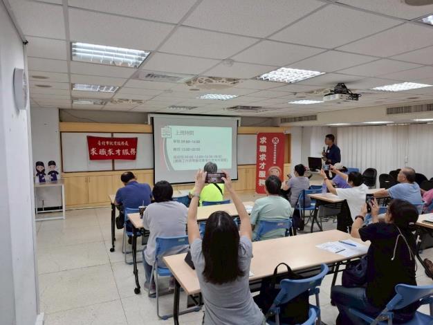 圖示二： 北市勞動局就業服務處10月28日至10月30日，共邀集20家知名企業於各就服站舉辦現場徵才活動，提供達640個工作機會。