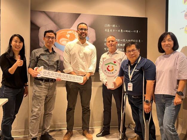 圖片3-Shekulo Tov Group  CGO Ophir Peleg (左三)、CEO Ofer Cohen(右三)及財團法人勝利基金會張英樹執行長(右二)分享樸樹咖啡身障就業促進經驗