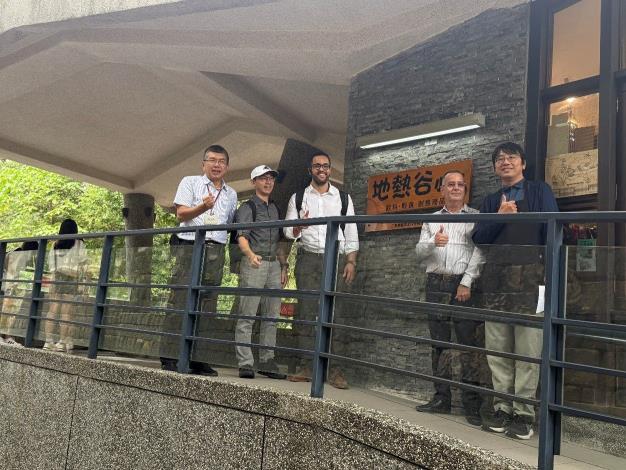 圖片2-三軍總醫院北投分院職能治療科崔鴻義主任(左一)、Shekulo Tov Group  CGO Ophir Peleg (左三)、CEO Ofer Cohen(右二)及地熱谷庇護工場 趙哲晨就業服務員(右一)身障就業促進經驗交流