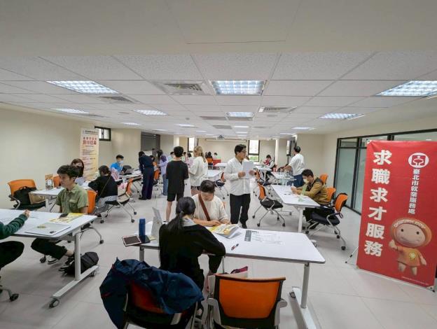 圖示二： 北市勞動局就業服務處11月17日至11月20日，共邀集29家知名企業於各就服站舉辦現場徵才活動，提供達888個工作機會。