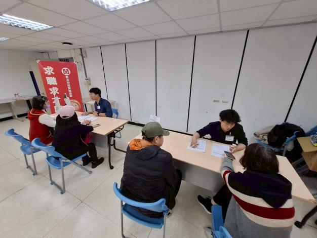 圖示二:北市勞動局就業服務處2月10日至2月13日,共邀集27家知名企業於各就服站舉辦現場徵才活動,提供達1,078個工作機會。
