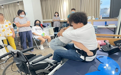 圖說二：照顧服務員課程實作