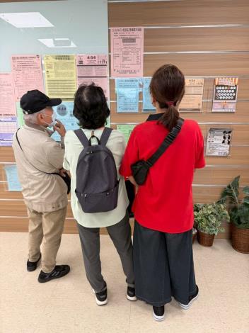 圖示二：北市勞動局就業服務處4月28日至4月30日，共邀集28家知名企業於各就服站舉辦現場徵才活動，提供達1002個工作機會