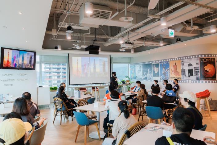 圖2_透過本次參訪，不僅讓參與者實際走入企業，也進一步看見身障者在不同職務中的發展可能。